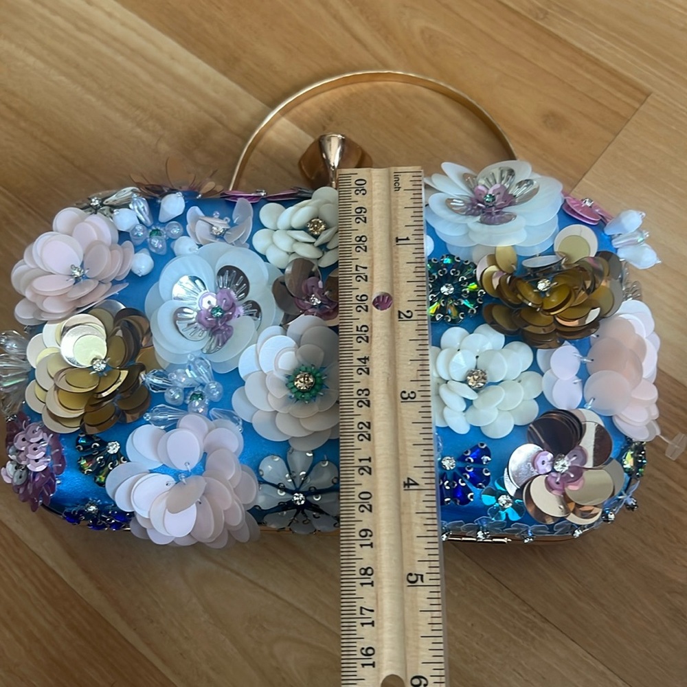 COPY - Bebe Sequenced Daisy Clutch - Picture 9 of 17